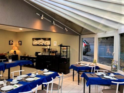 Um restaurante ou outro lugar para comer em Castel Fleuri