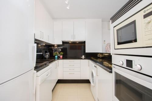 Dapur atau dapur kecil di Apart-rent Penthouse Port Grec 0160