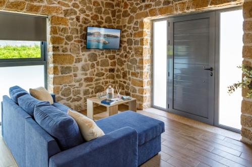 Μια τηλεόραση ή/και κέντρο ψυχαγωγίας στο ADRIAN'S LUXURY APARTMENTS 1