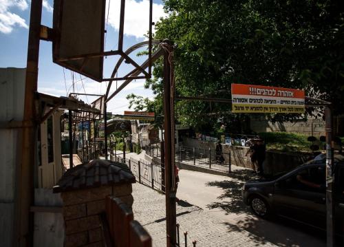a basketball hoop on a sidewalk next to a fence at Будинок для Відпочинку біля Фентезі Парка in Umanʼ