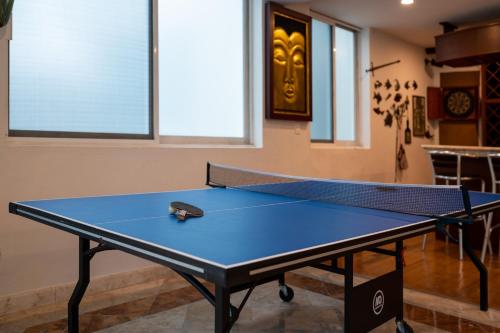 a ping pong table in a room at Villa Palmeras in Cancún