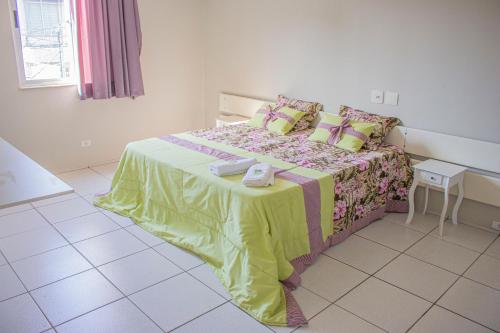 Кровать или кровати в номере Hotel Atlântico