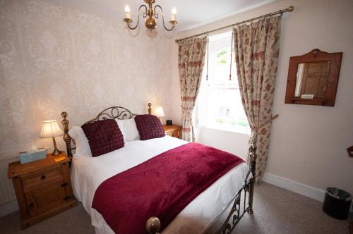 A bed or beds in a room at Exmoor House 