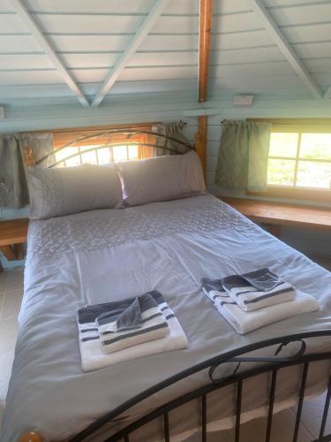 Кровать или кровати в номере Miniature oast house