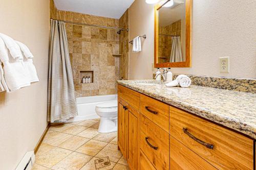 A bathroom at Timber Ridge 4