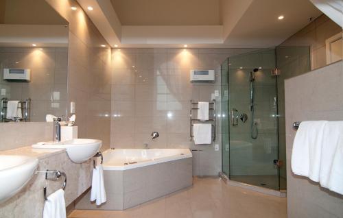 Et badeværelse på Brydone Hotel Oamaru