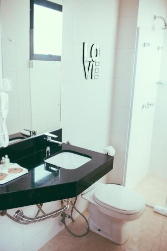 Koupelna v ubytování Occitano Apart Hotel