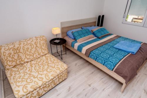 Ένα ή περισσότερα κρεβάτια σε δωμάτιο στο Apartmani LIRA