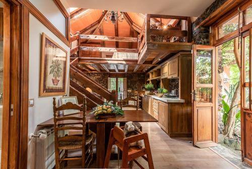 HomeForGuest Cosy rural flat El Romero with large gardens