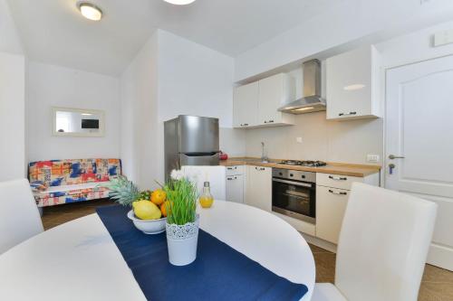Η κουζίνα ή μικρή κουζίνα στο Apartments Kampanel