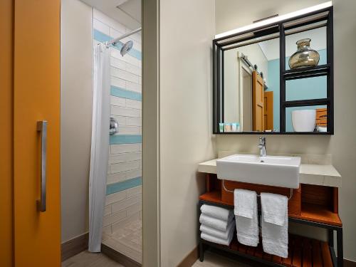 Bilik mandi di Catalina Island Inn