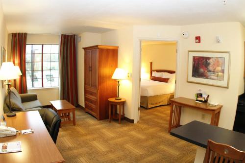 Χώρος καθιστικού στο Staybridge Suites Houston - Willowbrook by IHG