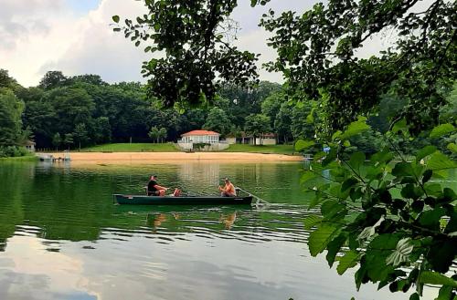 two people in a boat on a lake at Waldesruh Strausberg in Strausberg