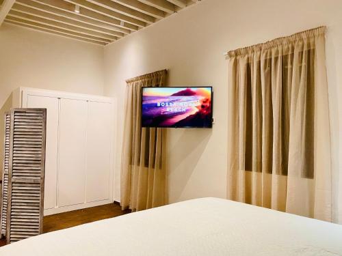 Televisi dan/atau pusat hiburan di Rhodes Old Town Harmony Suite