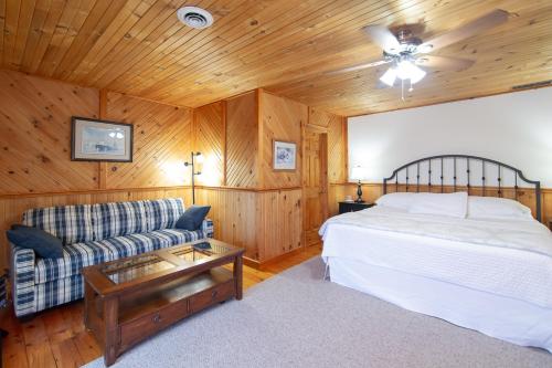 Gallery image of Bye the Bay Bed and Breakfast in Ridgetown