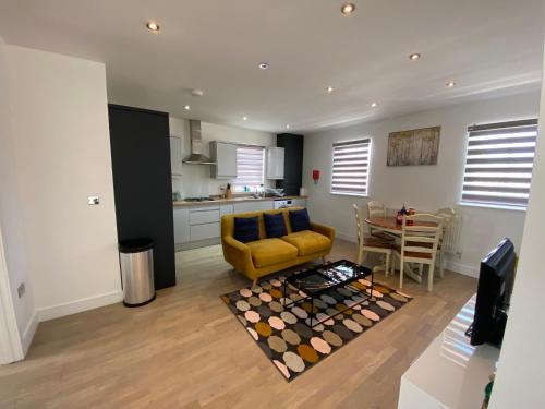 Imagen de la galería de Apartment No 8 - Stay in style in the heart of the Cathedral City., en Truro