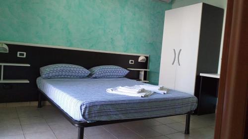 Foto dalla galleria di Room in BB - Quadruple room a stones throw from the sea - Ideal for a relaxing holiday a Pineto