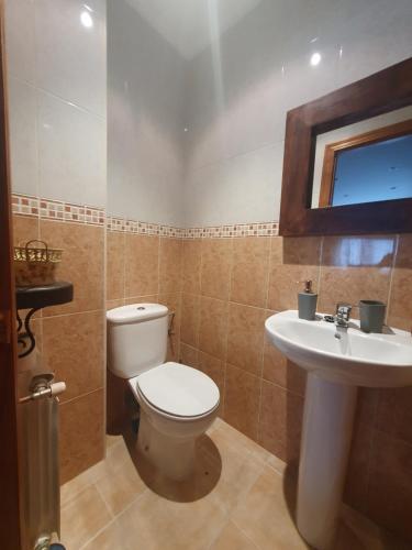 Ένα μπάνιο στο Dúplex Mirador de Potes - 4 pax, con Wifi y Garaje