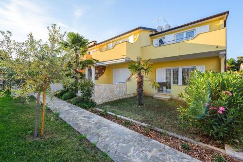 MANFROI house with apartments