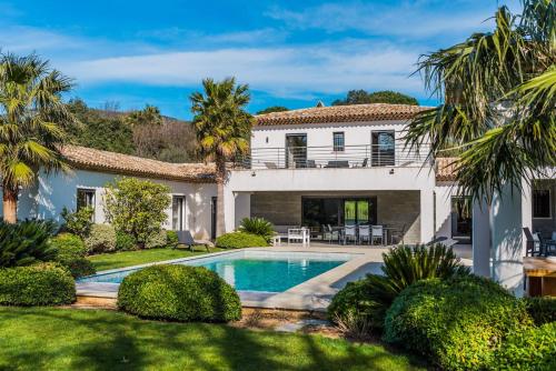 Villa nestled in greenery, spa and pool - by feelluxuryholidays