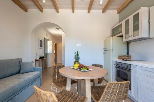 Кухня или мини-кухня в AnamneZia Luxury Suites
