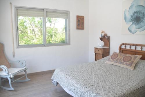 A bed or beds in a room at CHALET CON PISCINA A 1 KILOMETRO DE LA PLAYA CARTAGENA