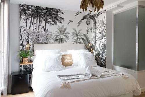 Letto o letti in una camera di Bilbao Art Lodge Staynnapartments