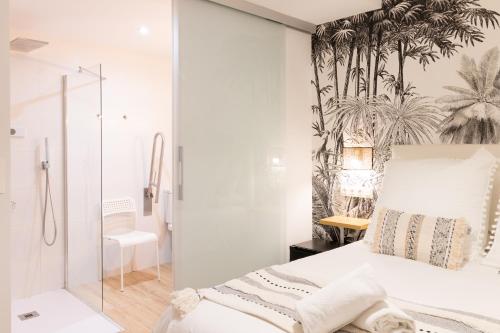 Letto o letti in una camera di Bilbao Art Lodge Staynnapartments