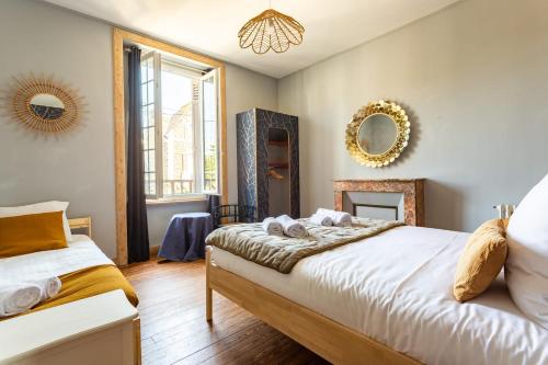 Cama o camas de una habitación en VILLA CÉZEMBRE - Belle maison 6 chambres proche plage du Sillon