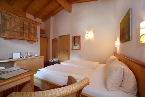 Postel nebo postele na pokoji v ubytování Hotel Eder Michaela