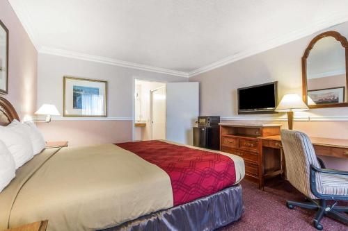 Ένα ή περισσότερα κρεβάτια σε δωμάτιο στο Econo Lodge Castro Valley I-580