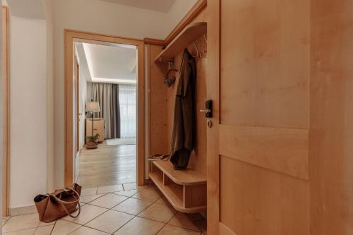 a hallway with a door leading to a room with a hallway at Ferienwohnungen Renberg in Maria Alm am Steinernen Meer