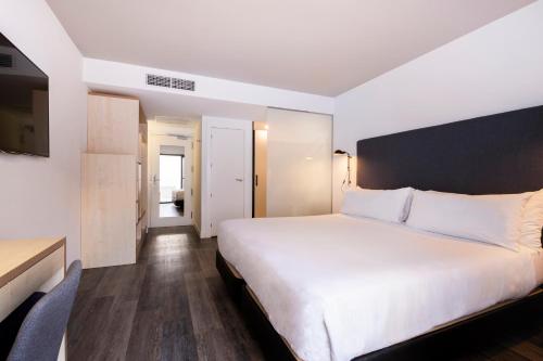 Letto o letti in una camera di INNSiDE by Meliá Palma Center