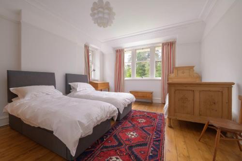 A bed or beds in a room at Haven Retreat Scotland - Large 4 Bed House with Woodland garden, Aboyne ,Royal Deeside