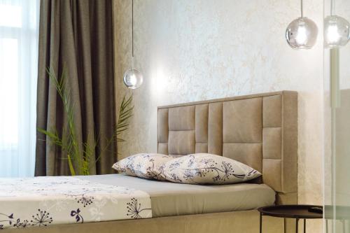 Posteľ alebo postele v izbe v ubytovaní Panorama Luxury Apartment in The House with a Spire, a historical building in the city centre