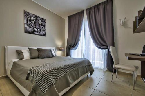 Cama o camas de una habitación en Luxury Apartment with Pool and Terrace, Top Location