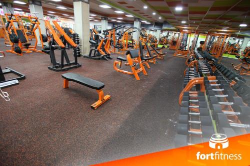 Gimnasio o instalaciones de fitness de Luxury Apartment with Pool and Terrace, Top Location