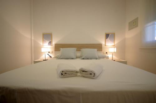 Cama o camas de una habitación en Livingtarifa Apartamento Coco