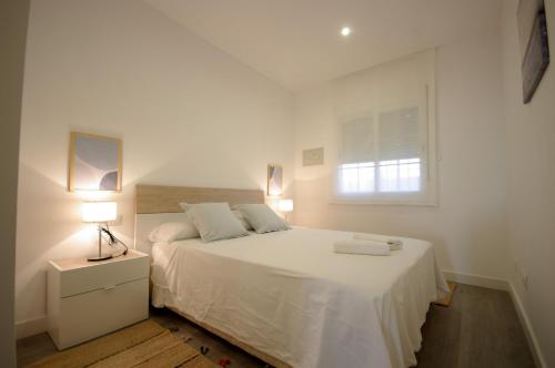 Cama o camas de una habitación en Livingtarifa Apartamento Coco