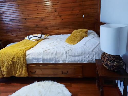 - une chambre avec un lit et une table avec une lampe dans l'établissement Cocooning in a Lovely Mountain suite - One, à Azuga