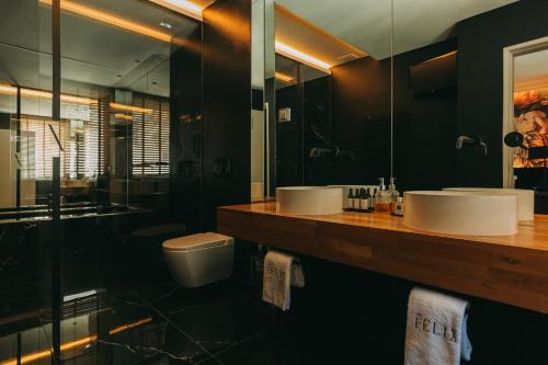 Bilik mandi di The Felix 10