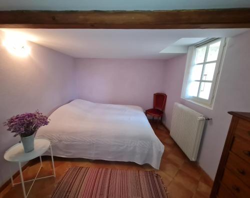Кровать или кровати в номере La Croix du Sud - Ocres en Provence