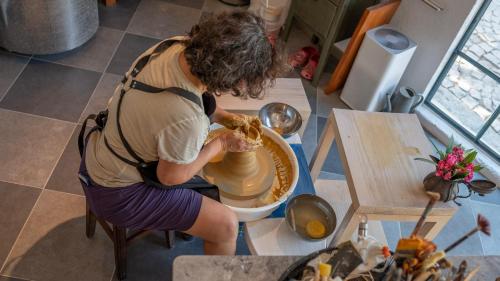 a woman making a pot on a pottery wheel at 4reasons hotel + bistro | 12+ in Yalıkavak