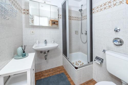 Ванная комната в Sylvies Alpenglück- Zentral- für 4