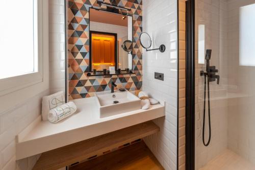Ванная комната в La Puerta de Nerja BOUTIQUE - Adults Recommended