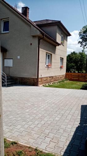 a brick driveway in front of a house at UBYTOVÁNÍ S WELLNESS in Dolní Dobrouč