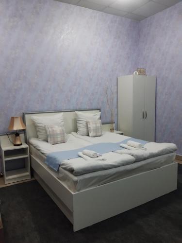 a bedroom with a large white bed in a room at Lind Guest House B&B in Gyumri