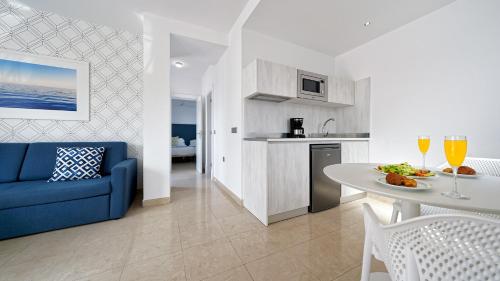 Kuchyň nebo kuchyňský kout v ubytování Broncemar Beach Suites