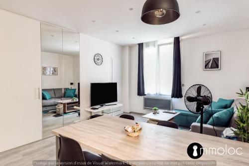 Hyper central studio 2 minutes walk from \