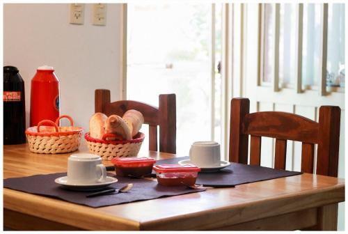 Příslušenství pro přípravu čaje a kávy v ubytování El Camino Hostel